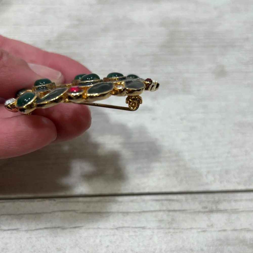 Christmas Wreath Pin Broach Green Enamel Red & Clear Rhinestones Gold Tone